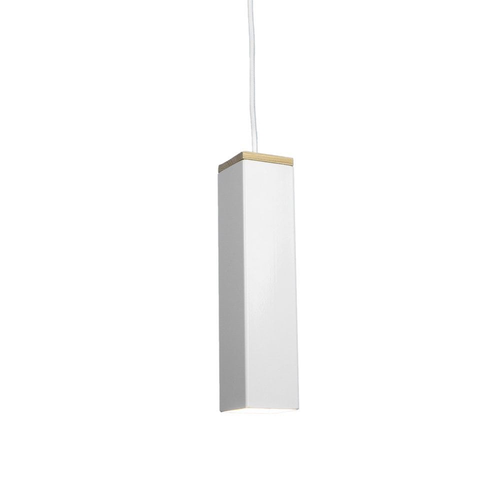 Andy Black van Tolhuijs Design is een zwarte hanglamp gemaakt van restmateriaal bij Studio Perspective.