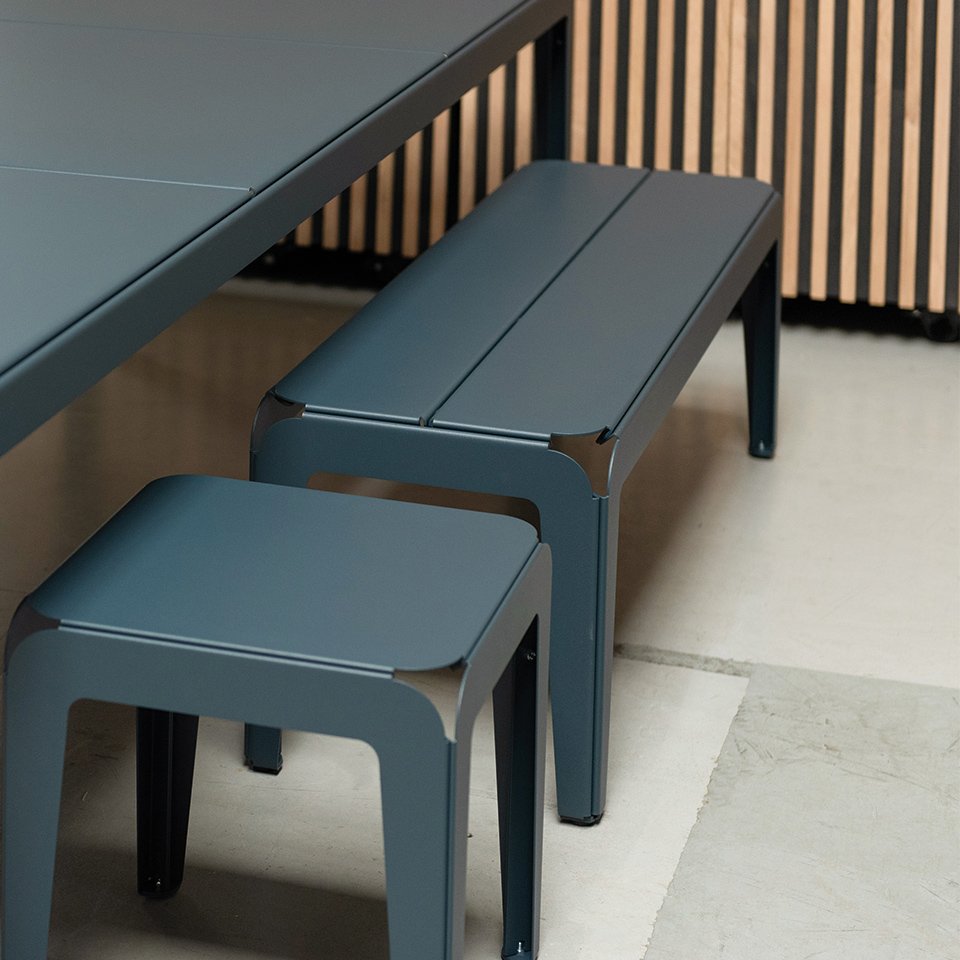 Weltevree-bended-serie-bench-grey-blue-above-detail
