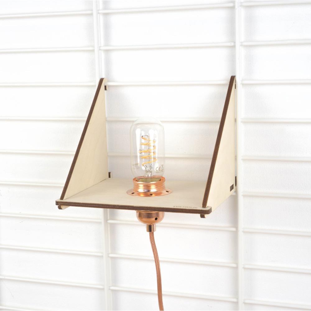 Fency wandrek plankje met langwerpige led lamp koper