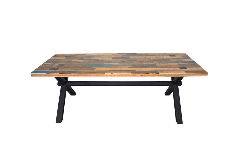 Able Pallet Hout is een houten tafel met metalen onderstel van Tolhuijs Design. Duurzame eet- en werktafel bij Studio Perspective.