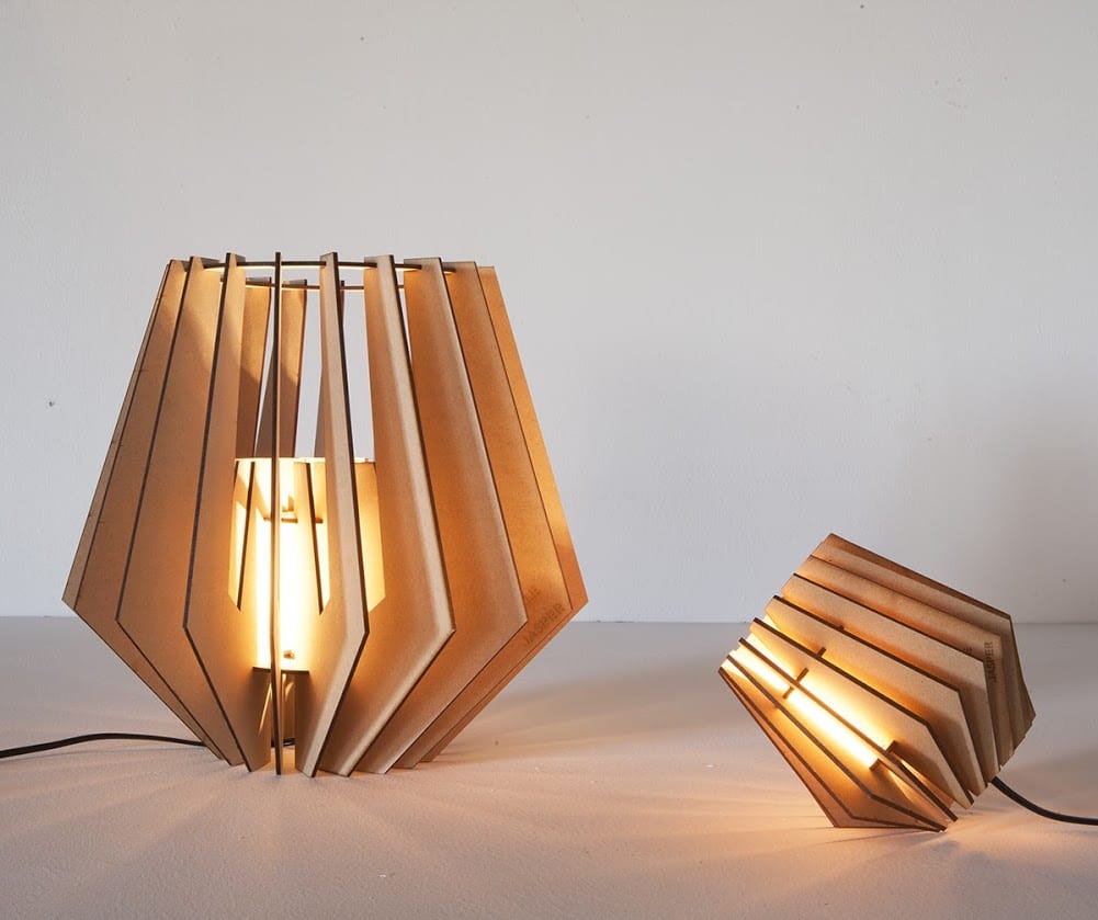 De Mini-spot Van Tjalle en Jasper is een houten tafellampje en een perfect cadeau voor een housewarming bij Studio Perspective.